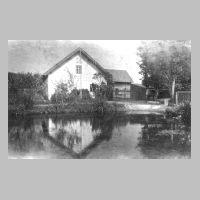 086-0021 Blick auf das Anwesen von Gustav Weinz in Roddau Perkuiken.jpg